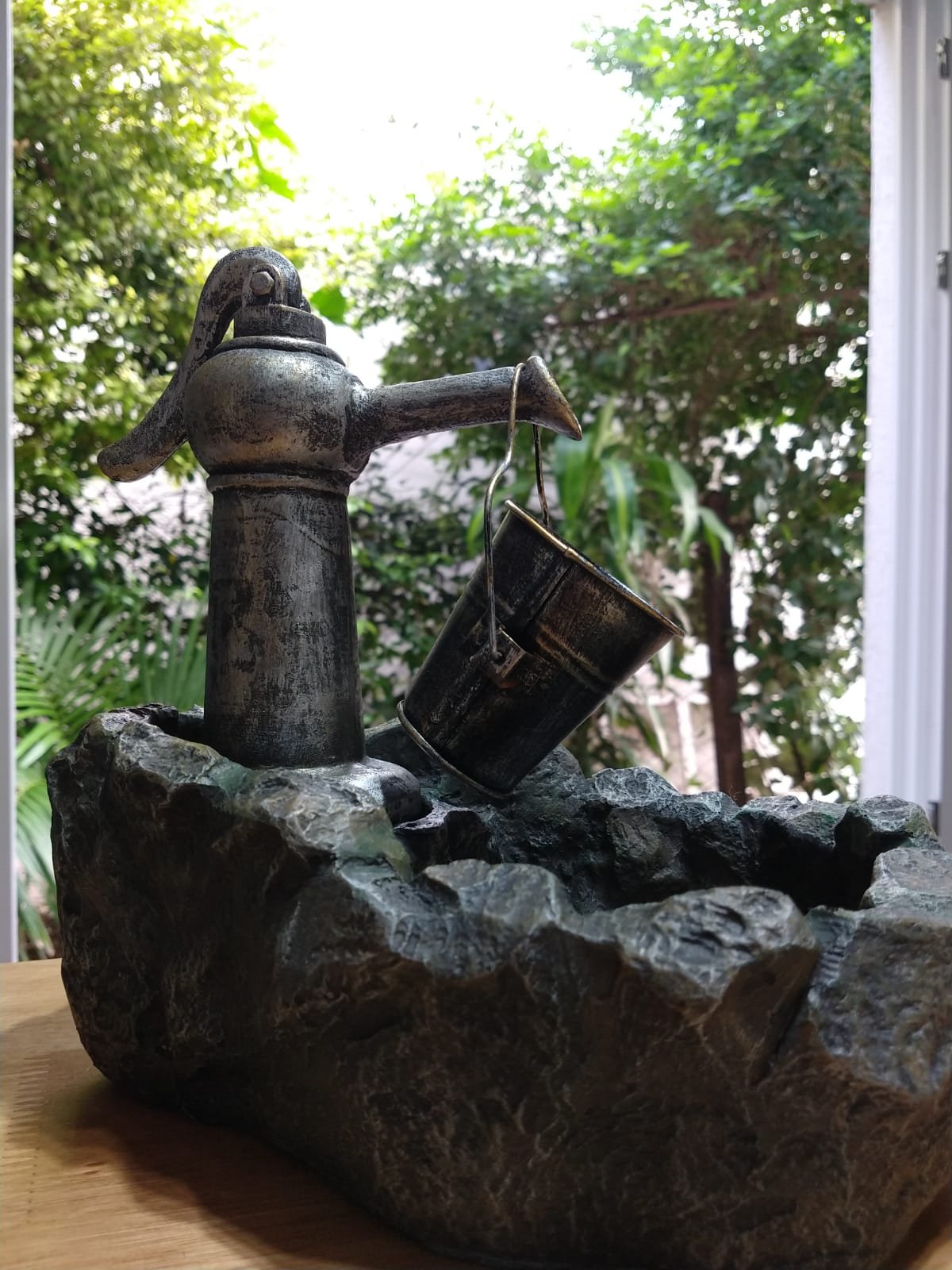 Fuente Con Bomba Balde - Imagen 2